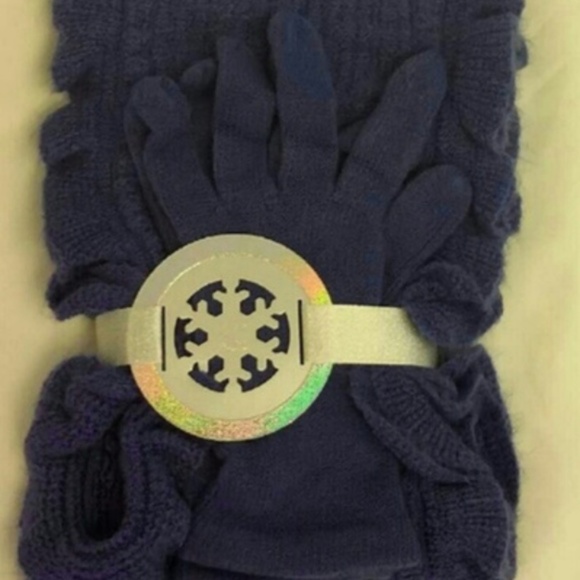 NEW WITH TAG NEW YORK & CO, Scarf AND Matching Glo - Picture 2 of 8